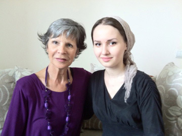 Anna Maria Prina con una collaboratrice del Teatro Lermontov in Cecenia