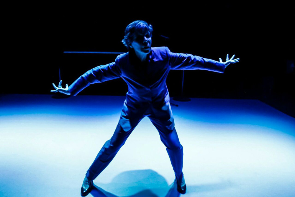 Scena da Madame, coreografia di Michela Lucenti, 2014